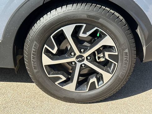 Used 2025 Kia Sportage EX FWD image 9