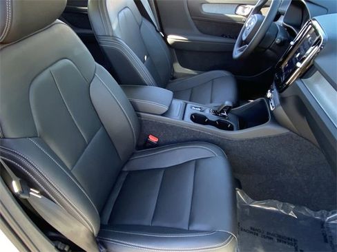 New 2026 Volvo XC40 B4 Core image 12