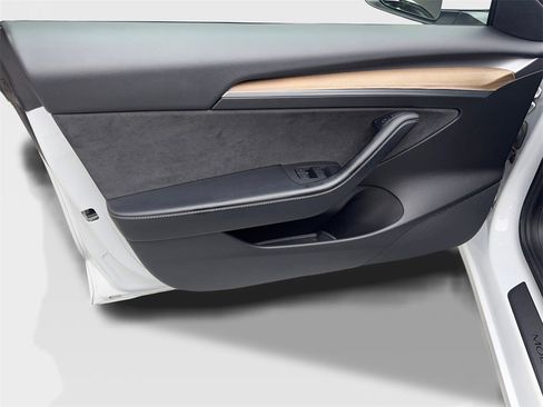 Used 2021 Tesla Model 3 Standard Range Plus image 30