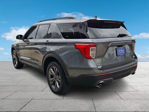 Used 2023 Ford Explorer XLT w/ Equipment Group 202A AWD/4WD image 4