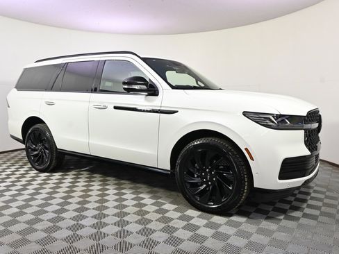 New 2025 Lincoln Navigator Reserve w/ Jet Appearance Package image 8