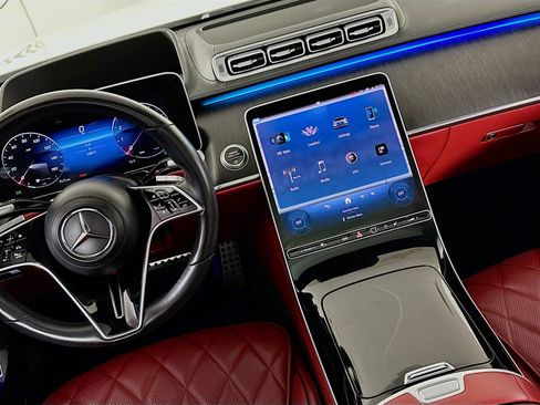 Used 2022 Mercedes-Benz S 580 4MATIC Sedan w/ AMG Line Package image 17