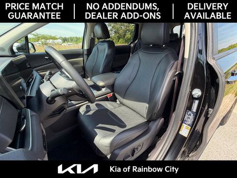 Used 2025 Kia Carnival EX image 13