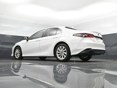 Used 2022 Toyota Camry LE image 41