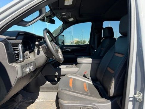 Used 2025 GMC Sierra 2500 AT4 AWD/4WD image 9