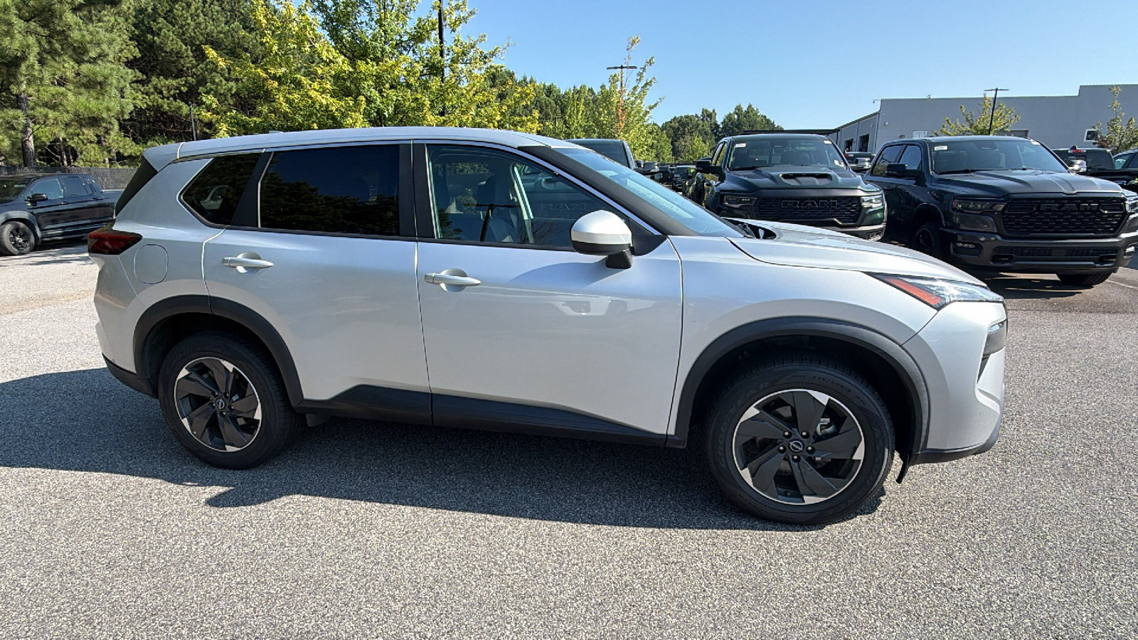 Used 2024 Nissan Rogue SV AWD/4WD image 7