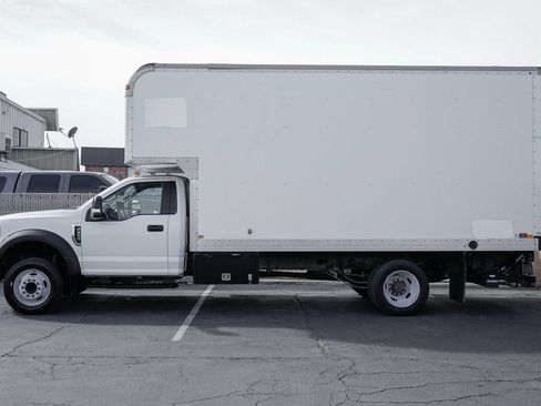 Used 2017 Ford F550 2WD Regular Cab Super Duty image 5