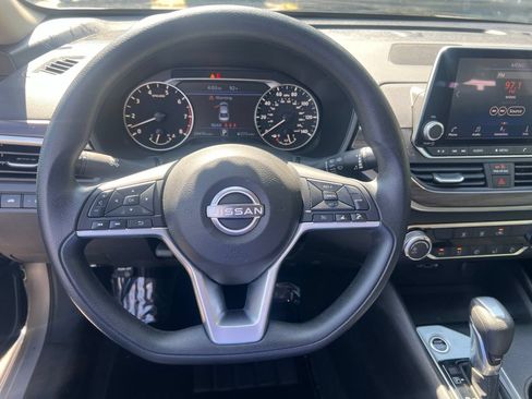 Used 2025 Nissan Altima 2.5 SV FWD image 28