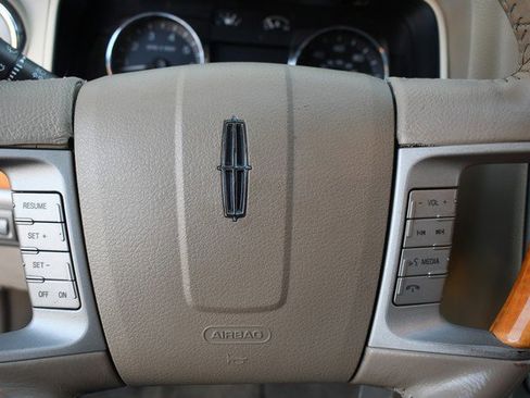 Used 2008 Lincoln MKZ image 31