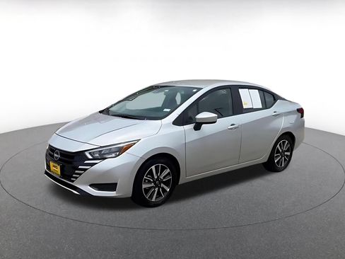Used 2025 Nissan Versa SV FWD image 8