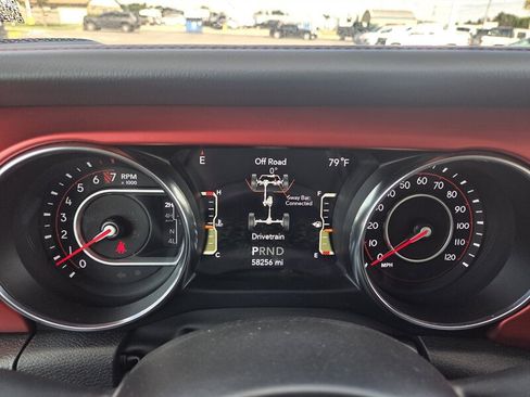 Used 2022 Jeep Wrangler Unlimited Rubicon w/ Cold Weather Group AWD/4WD image 17