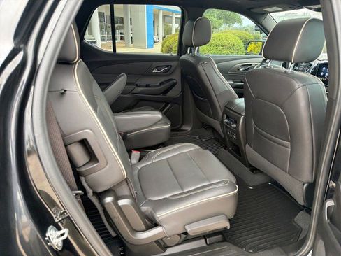 Used 2023 Chevrolet Traverse Premier w/ Redline Edition image 16