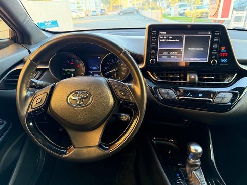 Used 2019 Toyota C-HR Limited image 14