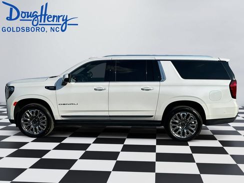 Used 2023 GMC Yukon XL Denali Ultimate AWD/4WD image 2