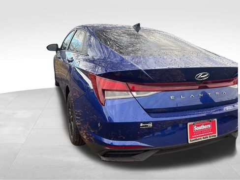 Used 2023 Hyundai Elantra SEL image 12