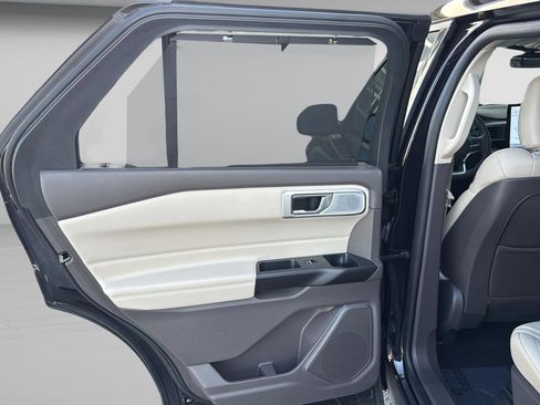 Used 2020 Ford Explorer Platinum w/ Premium Technology Package image 30