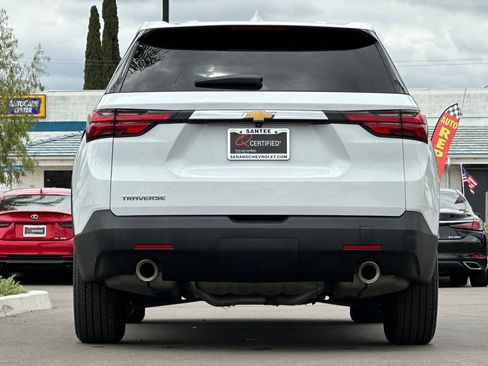 Used 2022 Chevrolet Traverse LS FWD image 5