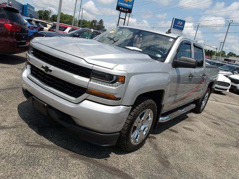 Used 2018 Chevrolet Silverado 1500 Custom w/ Custom Value Package AWD/4WD image 3