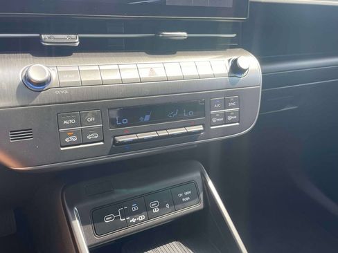 Used 2024 Hyundai Kona Limited AWD/4WD image 30
