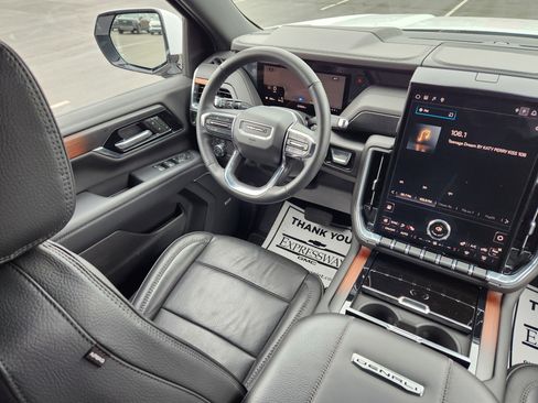 Used 2025 GMC Yukon XL Denali image 15