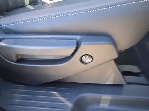 New 2026 Nissan Pathfinder Platinum image 32