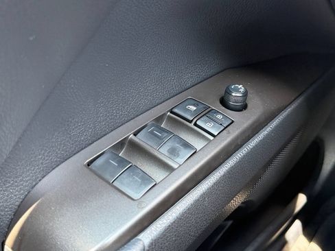 Used 2022 Toyota Camry SE FWD image 19