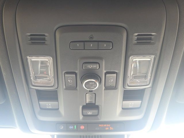 Used 2024 Chevrolet Suburban High Country AWD/4WD image 29