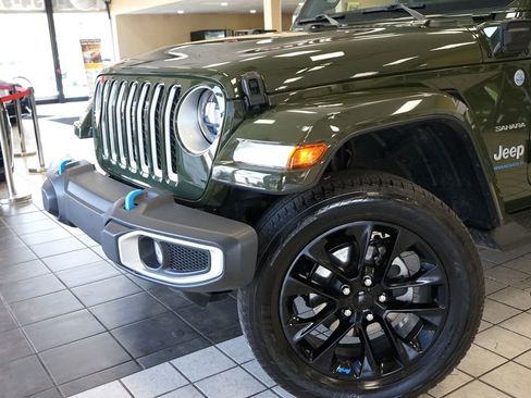 Used 2023 Jeep Wrangler Unlimited Sahara w/ Dual Top Group AWD/4WD image 22
