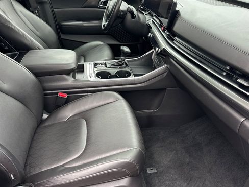 Used 2025 Kia Carnival SX w/ SX Dark Edition Package FWD image 16