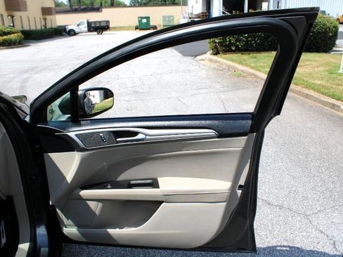 Used 2019 Ford Fusion SE image 22