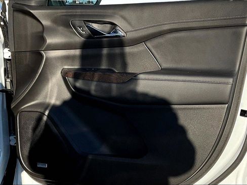 Used 2022 GMC Acadia Denali w/ Denali Ultimate Package image 24