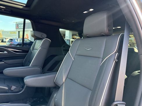 Used 2024 Cadillac Escalade Sport w/ LPO, ONYX Package image 42
