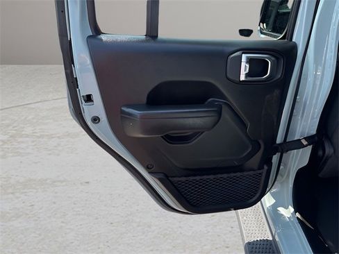 Used 2023 Jeep Wrangler Unlimited Rubicon w/ Cold Weather Group image 18