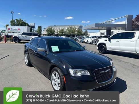 Used 2015 Chrysler 300 C Platinum w/ Harman/Kardon Audio Group AWD/4WD image 4