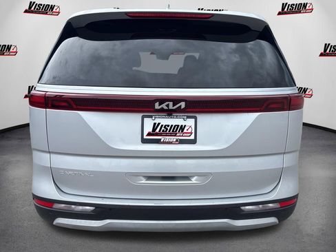 Used 2023 Kia Carnival LX FWD image 6