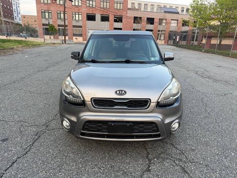 Used 2012 Kia Soul ! FWD image 2