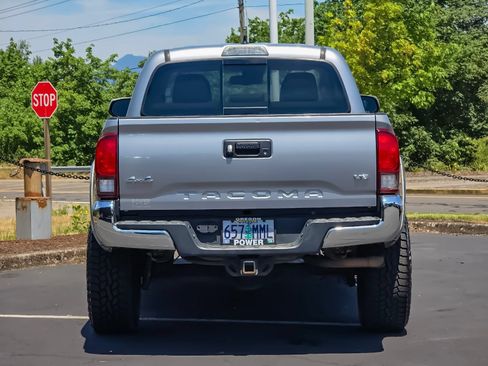 Used 2019 Toyota Tacoma SR5 AWD/4WD image 4