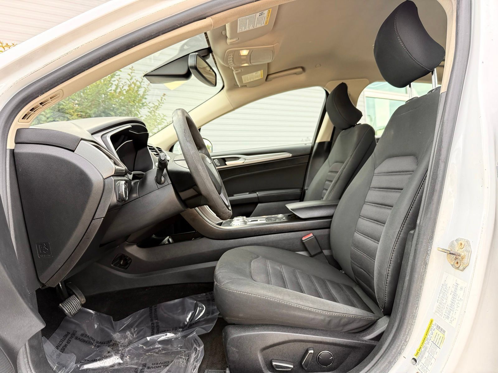Used 2019 Ford Fusion SE FWD image 11