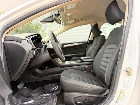 Used 2019 Ford Fusion SE FWD image 11