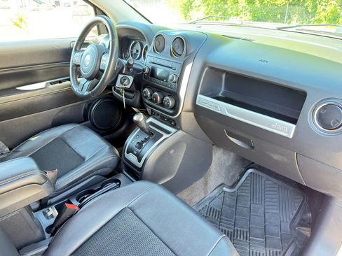 Used 2014 Jeep Compass Latitude AWD/4WD image 19