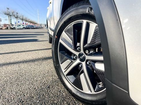 Certified 2022 Kia Niro LXS w/ Digital Cluster Package image 2