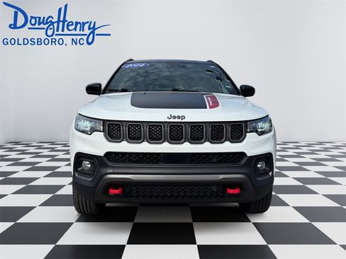 Used 2024 Jeep Compass Trailhawk image 8