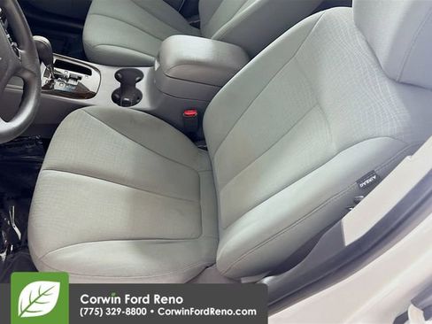 Used 2012 Hyundai Santa Fe GLS image 18