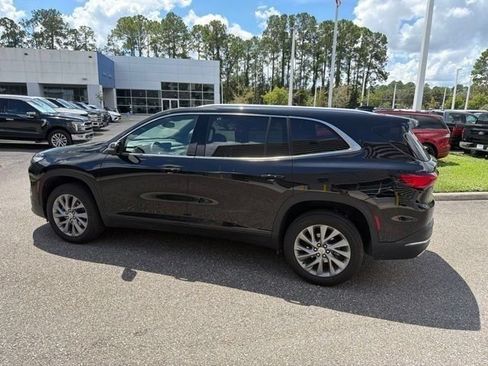 Used 2025 Buick Enclave Preferred FWD image 8