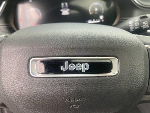 Used 2024 Jeep Grand Cherokee Altitude AWD/4WD image 26