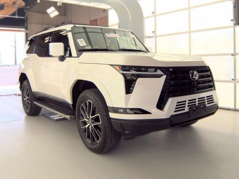 Used 2026 Lexus GX 550 w/ Accessory Package (2T) AWD/4WD image 3