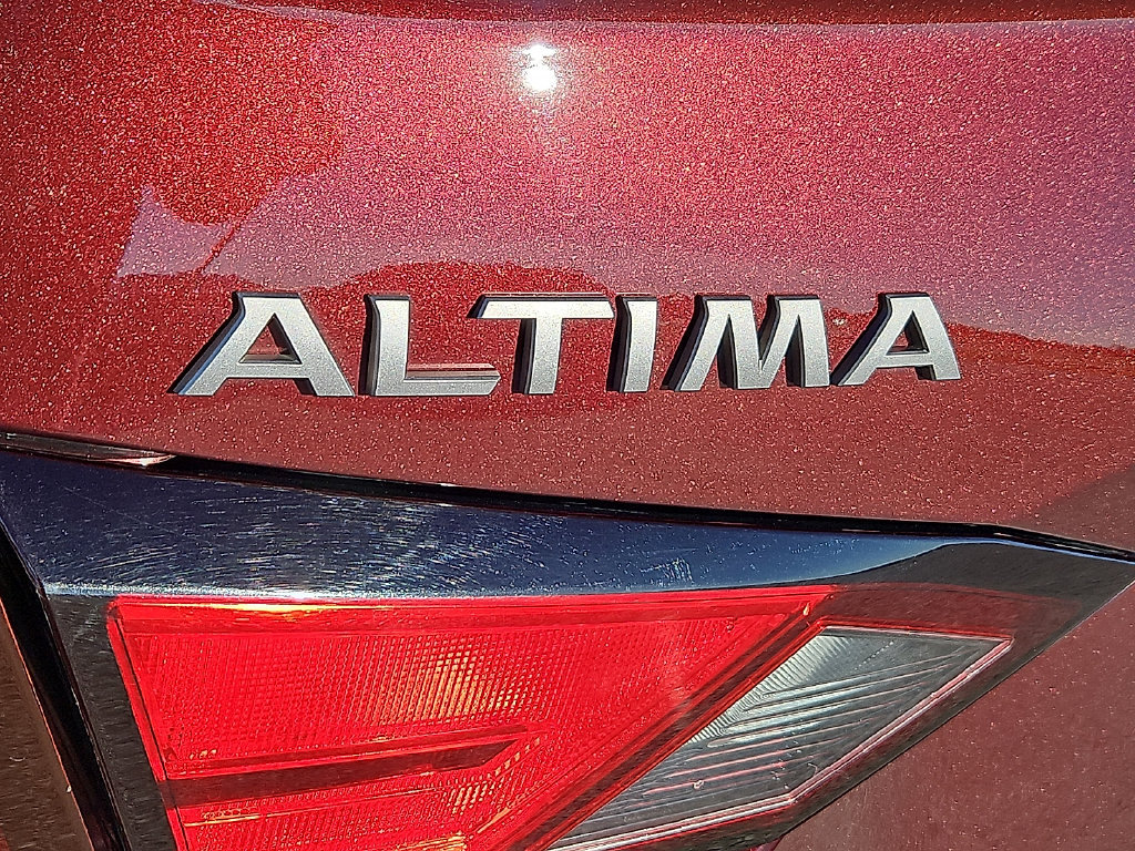 Used 2025 Nissan Altima 2.5 SV FWD image 14