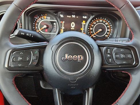 Used 2024 Jeep Gladiator Rubicon w/ Technology Group image 11