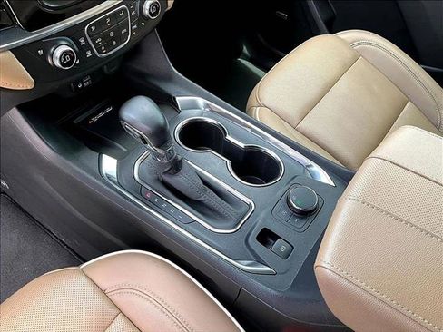 Used 2023 Chevrolet Traverse Premier FWD image 15