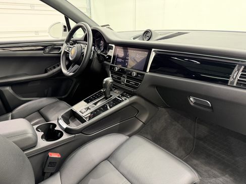 Certified 2024 Porsche Macan image 24
